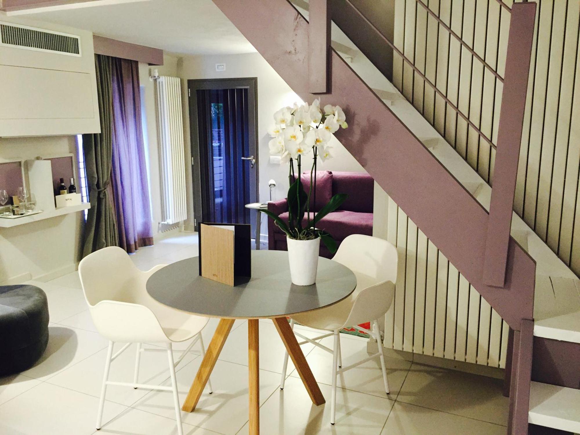 Uve Rooms & Wine Bar Ла Морра Экстерьер фото